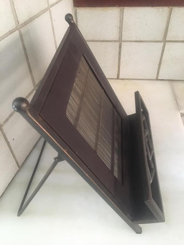 Atril metálico libros