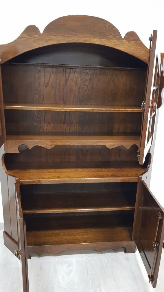 Alacena Rustica con Vitrina . De Roble .