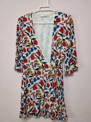 Mono de Zara flores de segunda mano en Sevilla en WALLAPOP