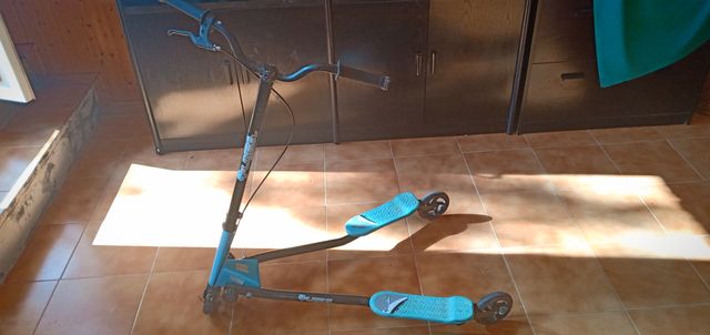 Patinete tres ruedas,