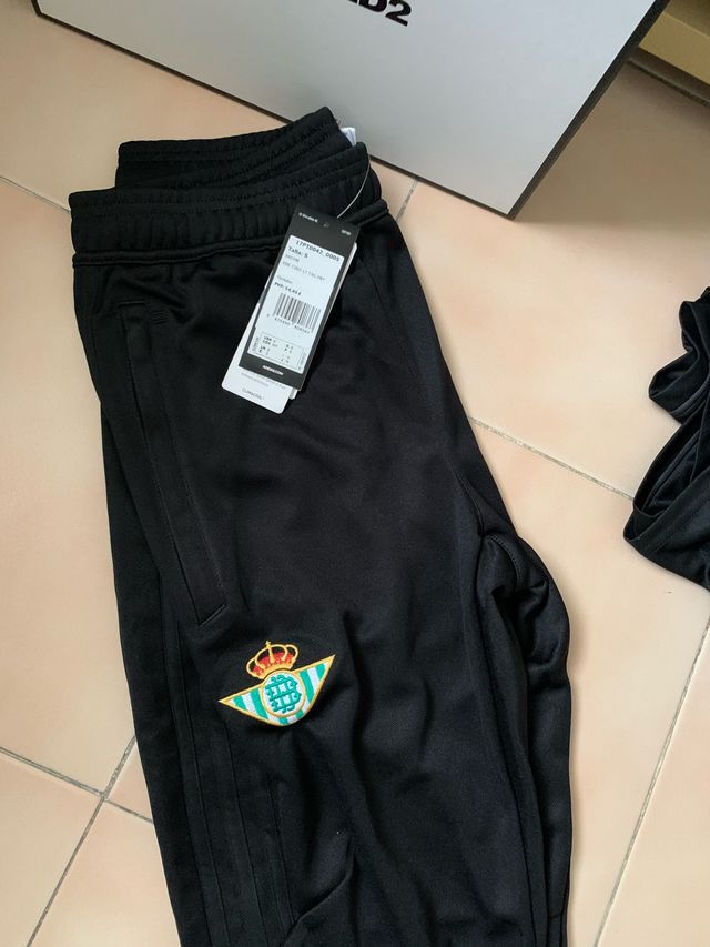 Cortar Interactuar maduro Ropa Adidas Del Real Betis balompié de segunda mano por 25 € en Estrada de Reza en WALLAPOP Cortar Interactuar maduro Ropa Adidas Del Real Betis balompié de segunda mano por 25 € en Estrada de Reza en WALLAPOP