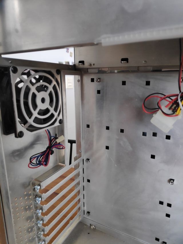 Torre Caja de de ordenador de aluminio LIAN-LI de segunda mano por 50