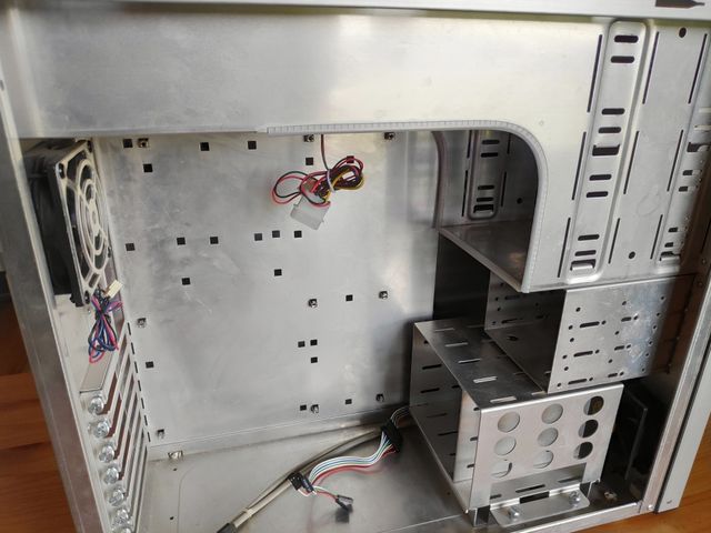 Torre Caja de de ordenador de aluminio LIAN-LI de segunda mano por 50