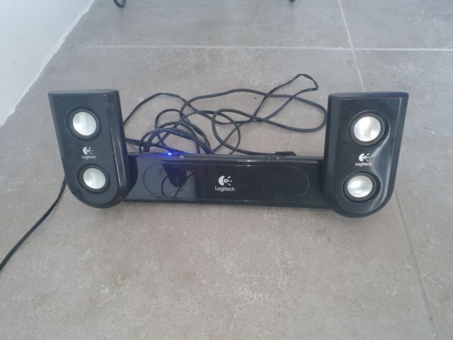 Altavoces Logitech.