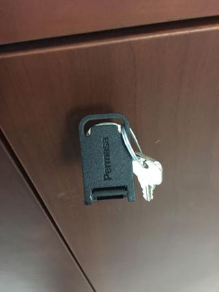 Armario de oficina con llave