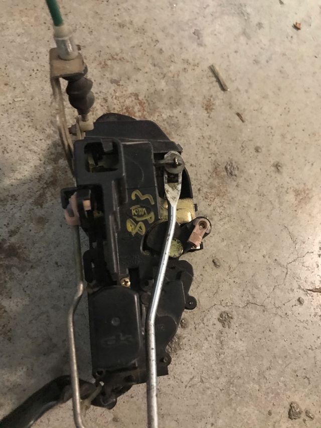 Cerradura kia carnival 2005