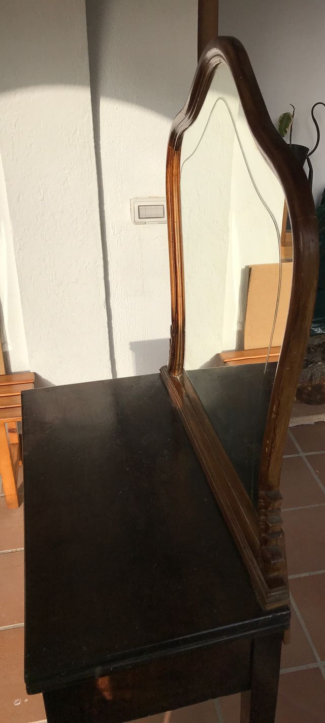 Tocador de madera maciza antiguo (1963) de segunda mano por 180 € en