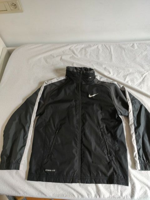 brandy Reorganizar Enciclopedia Chubasquero Nike para niños de segunda mano por 15 € en Palma de Mallorca en WALLAPOP brandy Reorganizar Enciclopedia Chubasquero Nike para niños de segunda mano por 15 € en Palma de Mallorca en WALLAPOP