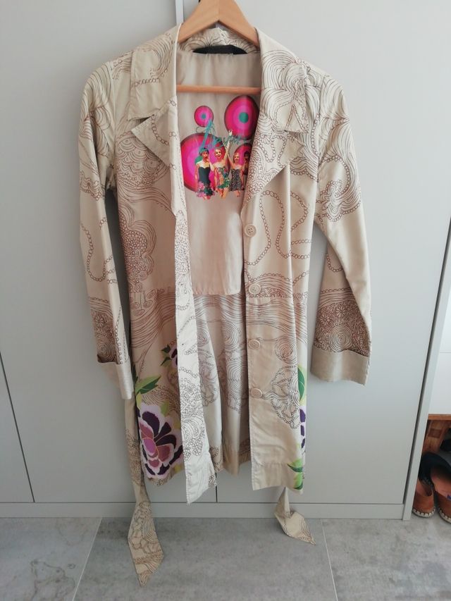 chaqueta floral desigual
