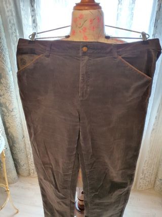 Pantalón pana lloyds gris El Corte Inglés de segunda mano por 20 EUR en  Illescas en WALLAPOP