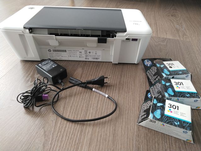 Impresora HP deskjet 1010 + 3 cartuchos HP de segunda mano