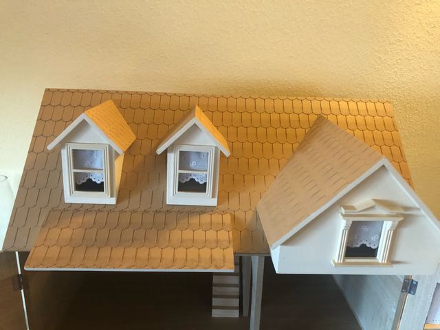 CASA DE MUÑECAS VICTORIANA NUEVA DE MADERA de segunda mano por 350 € en