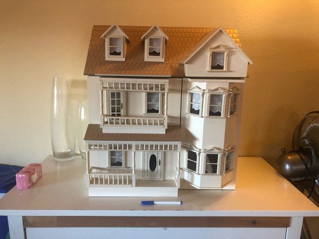 CASA DE MUÑECAS VICTORIANA NUEVA DE MADERA de segunda mano por 350 € en