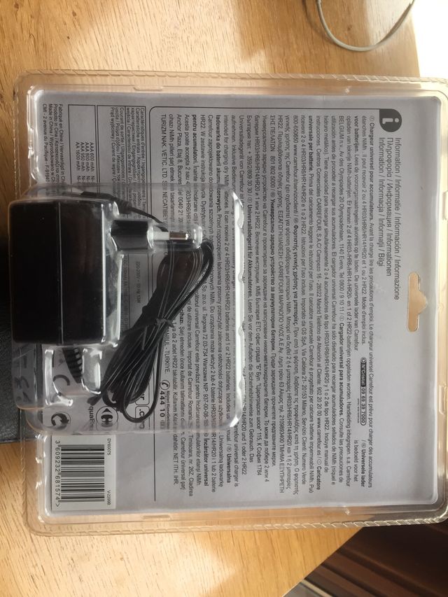 Cargador de pilas NUEVO, SIN USAR