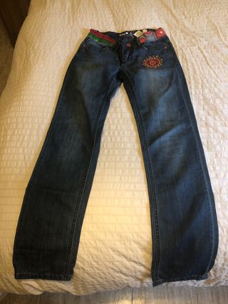 Pantalones Desigual de segunda mano en la provincia de Pantalones cagados Desigual de segunda mano por 10 € en