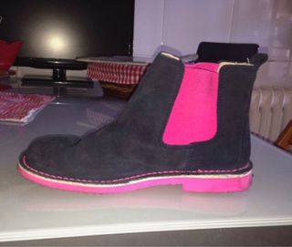 Botas de ante fluor de Lola Rey de segunda mano por 15 EUR en Pozuelo de  Alarcón en WALLAPOP