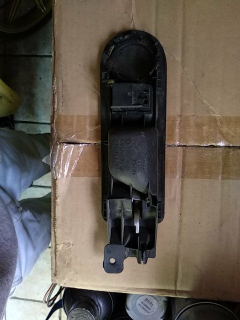 Manilla trasera izquierda VW Golf 4 IV
