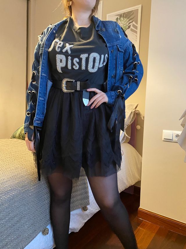 Falda negra de encaje