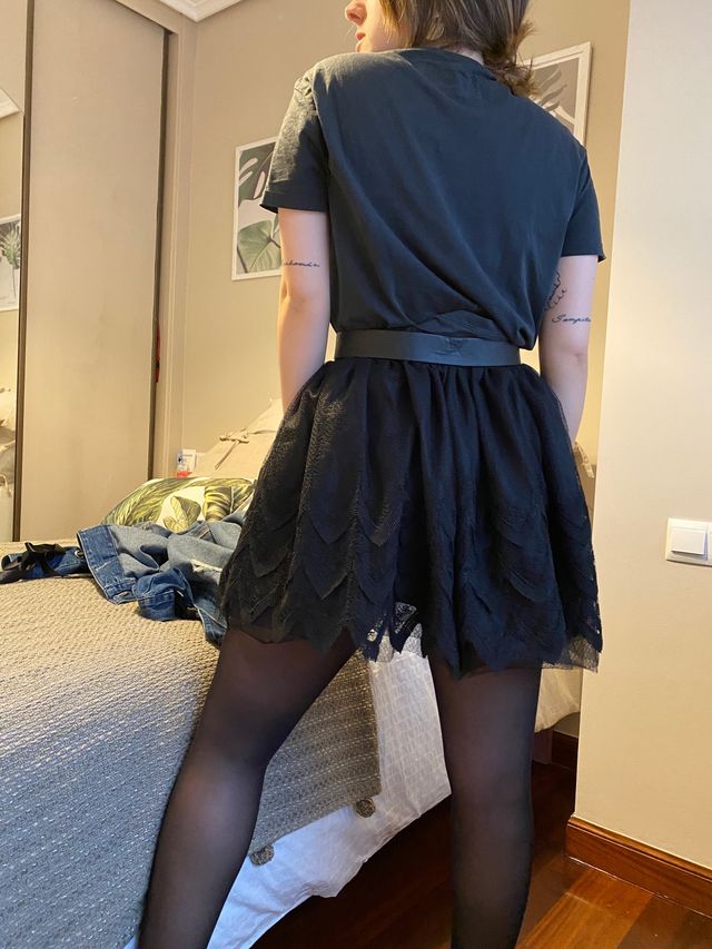 Falda negra de encaje