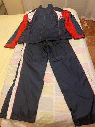 CHÁNDAL NIKE ORIGINAL XXL de segunda mano por 25 EUR en Andújar en WALLAPOP