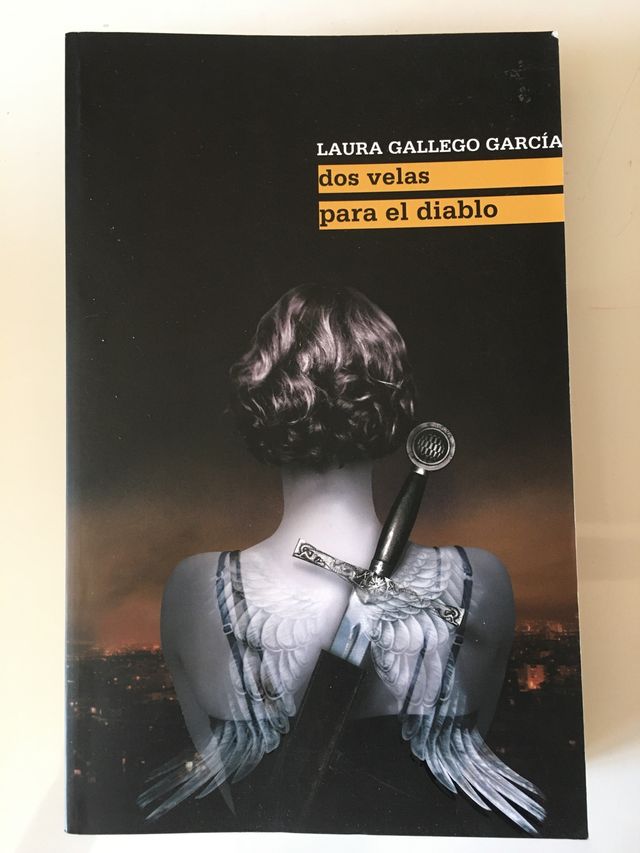 "Dos velas para el diablo" de Laura Gallego