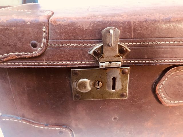 MALETA de PIEL ANTIGUA