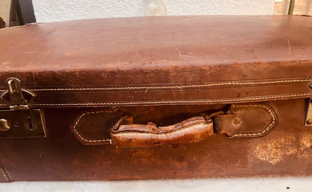 MALETA de PIEL ANTIGUA