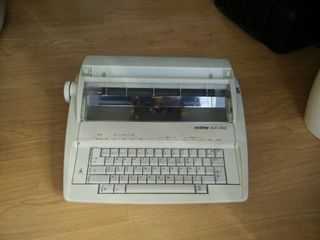 Maquina de escribir BROTHER AX-410 de segunda mano por 100 EUR en Madrid en  WALLAPOP