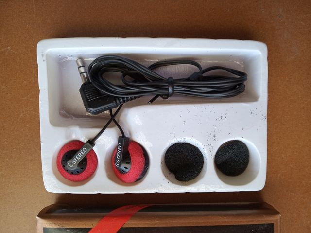 Auriculares pequeños. 0,50 €