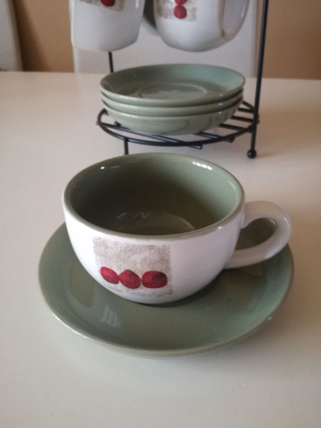 Juego de café: 4 tazas+platos con soporte