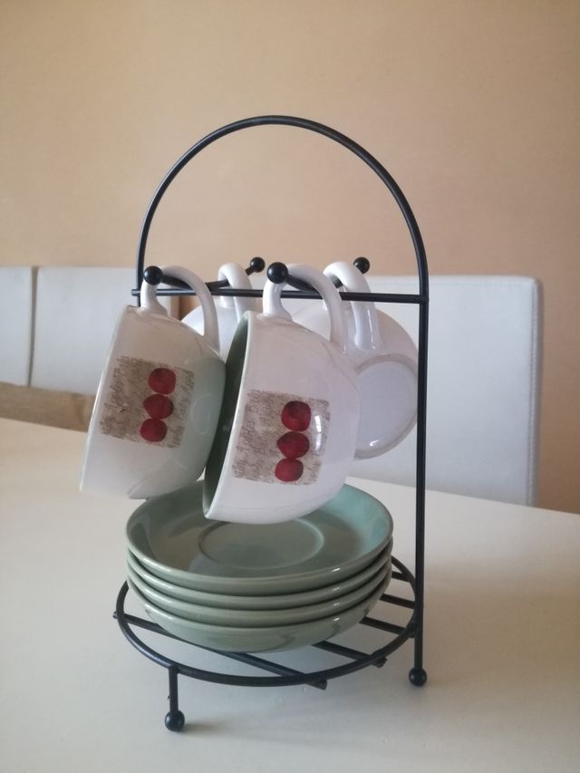 Juego de café: 4 tazas+platos con soporte