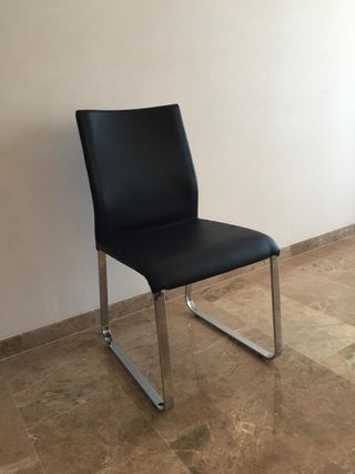 sillas con el culo tapizado en gris sillas con el culo tapizado en gris
