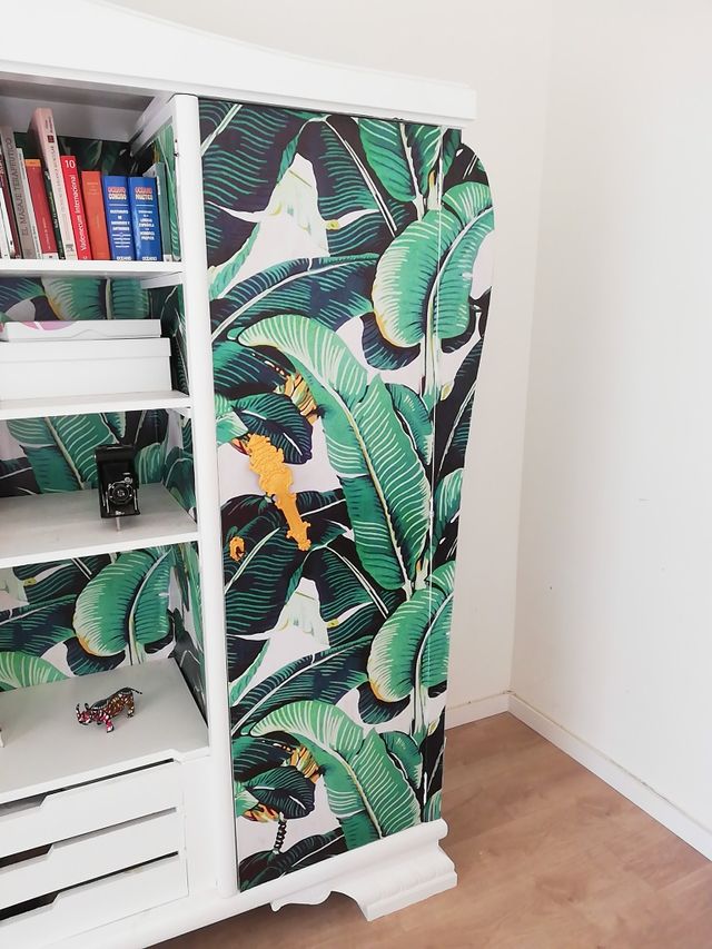 Armario vintage, restaurado con PAPEL PINTADO. de segunda mano por 100