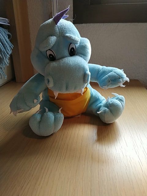 Peluche dragón Bebe