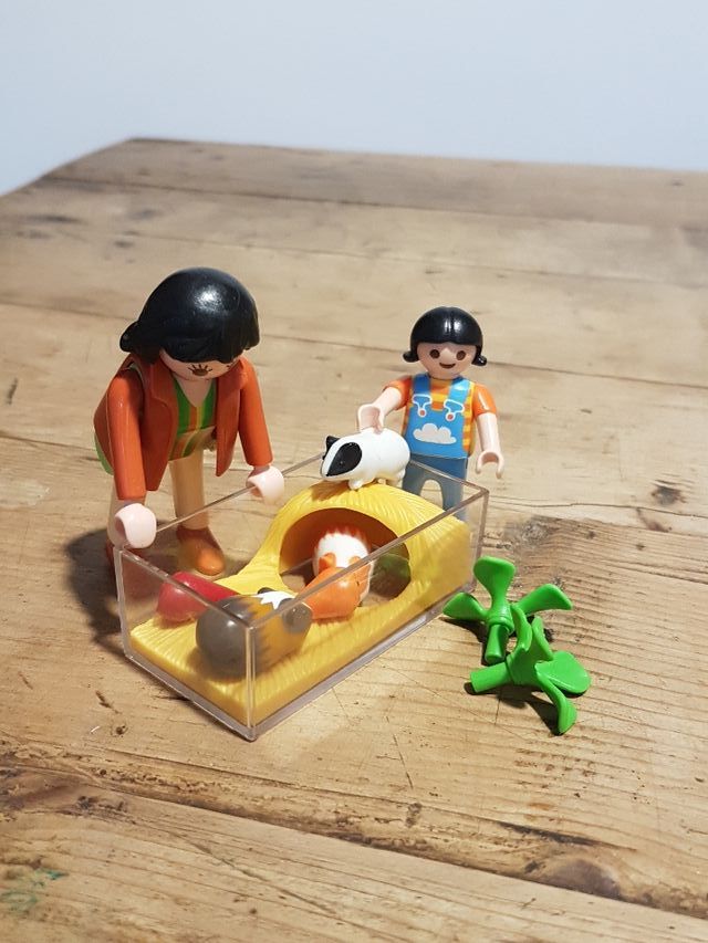 Donna e ragazza con criceti Playmobil