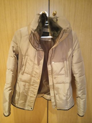 Anorak mujer, ZARA . de segunda mano por 8 EUR en Torrejón de Ardoz en  WALLAPOP