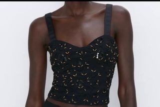 Abalorios Zara de segunda mano en la provincia de Barcelona Zara Camiseta azul marina cuello de abalorios (descuento 84