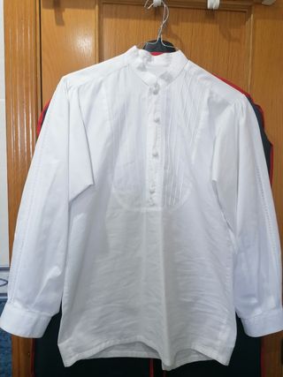 Camisa FALLERO T 35 de segunda mano por 30 € en Sueca en CAMISA FALLERO de segunda mano por 30 € en Valencia en WALLAPOP