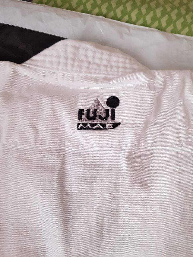 EQUIPACION KARATE FUJI.
