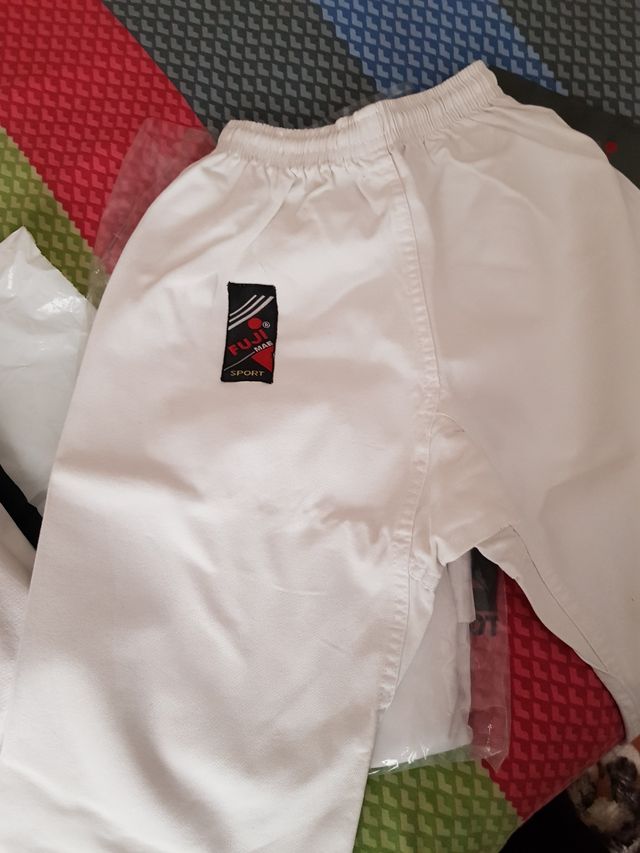 EQUIPACION KARATE FUJI.