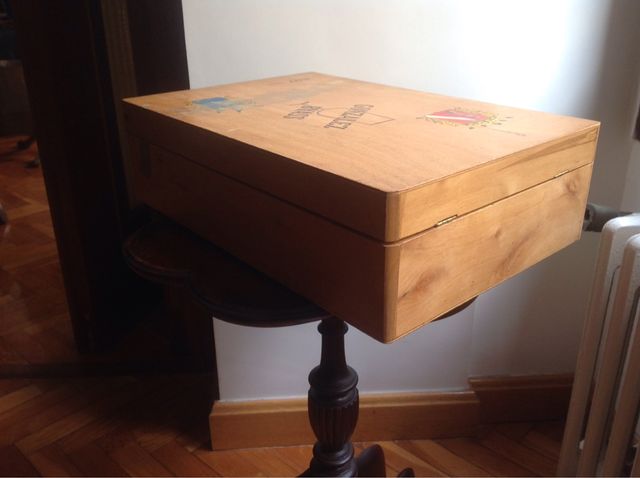 Caja madera de segunda mano por 8 € en Zaragoza en WALLAPOP