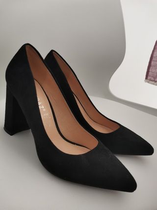 Zapatos salón tacón medio ante nude