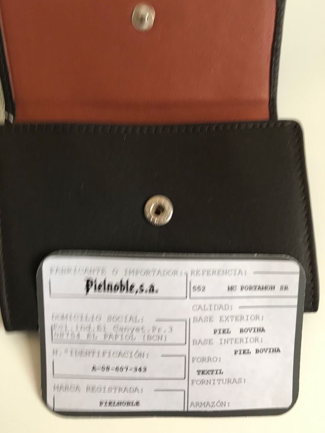 CARTERA de cuero en caja original de madera