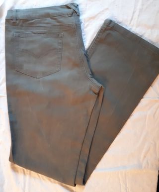 Pantalón vaquero verde militar recto de segunda mano por 3 EUR en San  Fernando de Henares en WALLAPOP