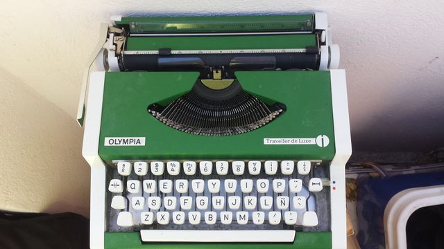 MÁQUINA DE ESCRIBIR OLIVETTI