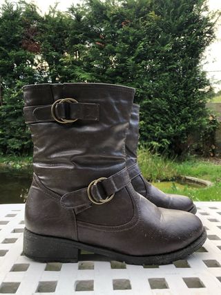 Botines Inside Nº38 de segunda mano por 5 EUR en Santander en WALLAPOP