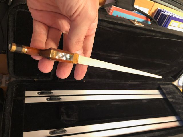 ARCO VIOLÍN FLOR DE LIS Y NACAR