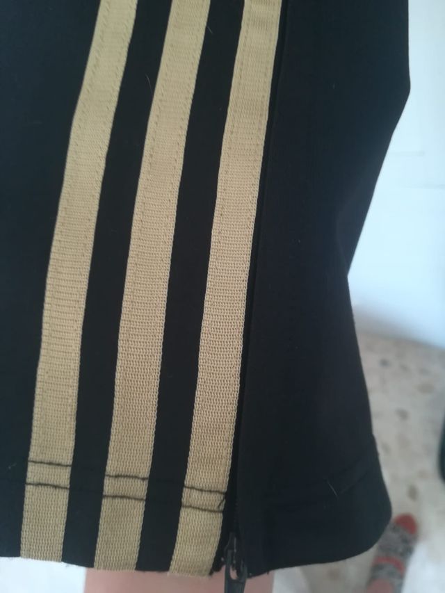 Llevar suma Infrarrojo PANTALÓN DE CHÁNDAL ADIDAS NEGRO Y DORADO de segunda mano por 10 € en Sevilla en WALLAPOP Llevar suma Infrarrojo PANTALÓN DE CHÁNDAL ADIDAS NEGRO Y DORADO de segunda mano por 10 € en Sevilla en WALLAPOP