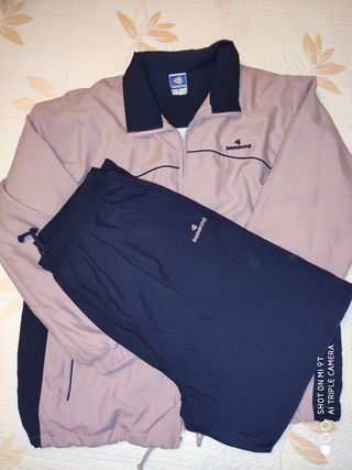 Chándal mujer. de segunda mano por 10 € en La Condomina en Chaqueta de segunda mano en La Condomina en WALLAPOP
