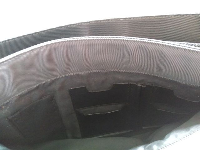 MALETÍN NEGRO Y GRIS